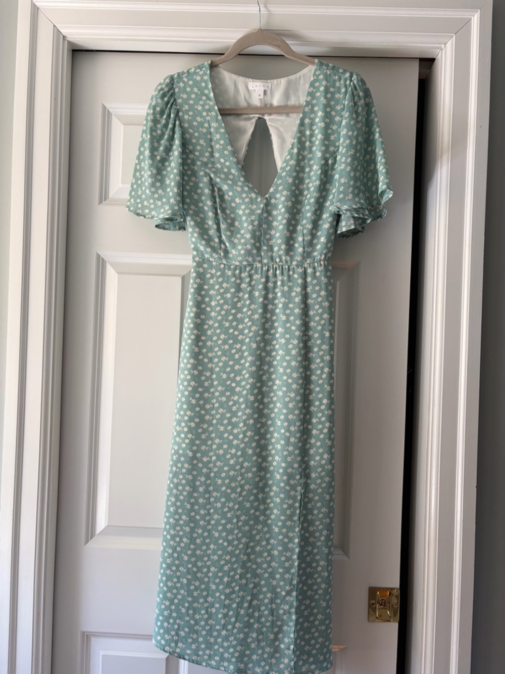 Leith Mint Green Floral V-Neck Midi Dress with Flutter Sleeves